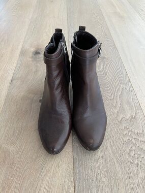 034 🇨🇦 Sam Edelman Brown Leather Heeled boot, Size 8